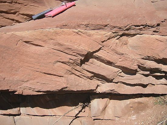 Upper Lykins formation: Cross bedding in the sand dune with truncated top margin.
